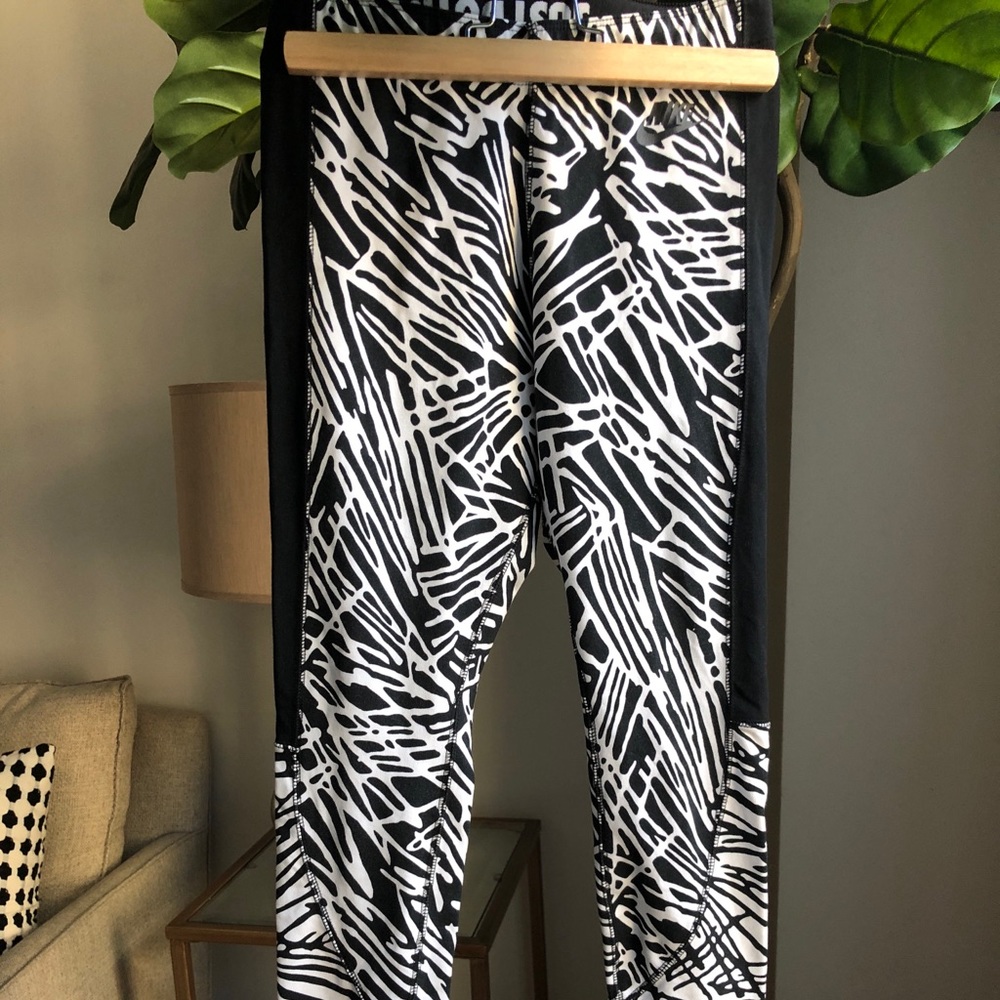 Nike Leg-A-See Leggings